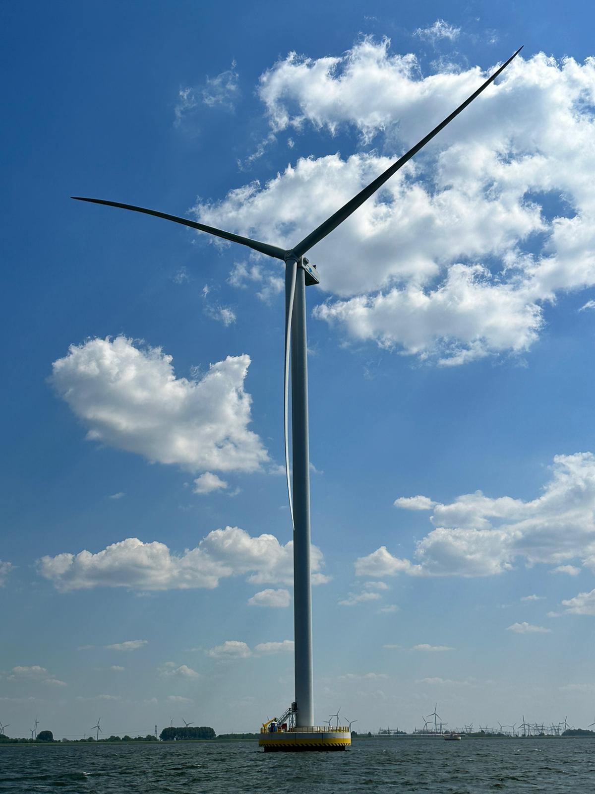 Eerste turbine IJsselmeer staat